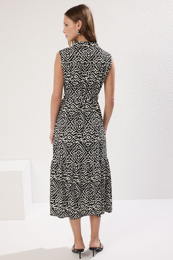 Trendyol Vestido midi cuello pico negro