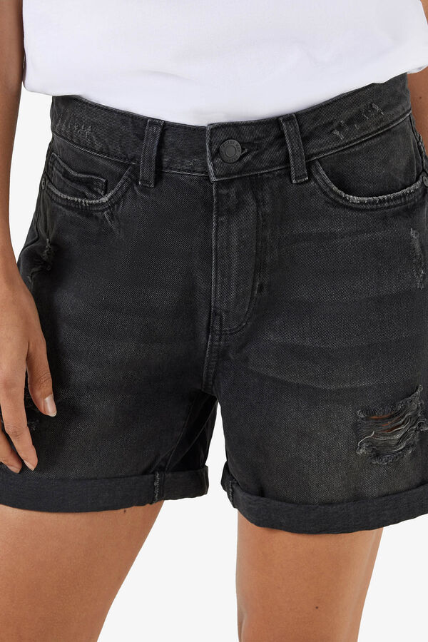 Noisy May Short bajo vuelto negro
