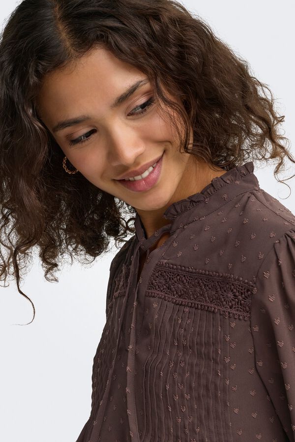 Only Blusa de plumeti manga larga marr&oacute;n