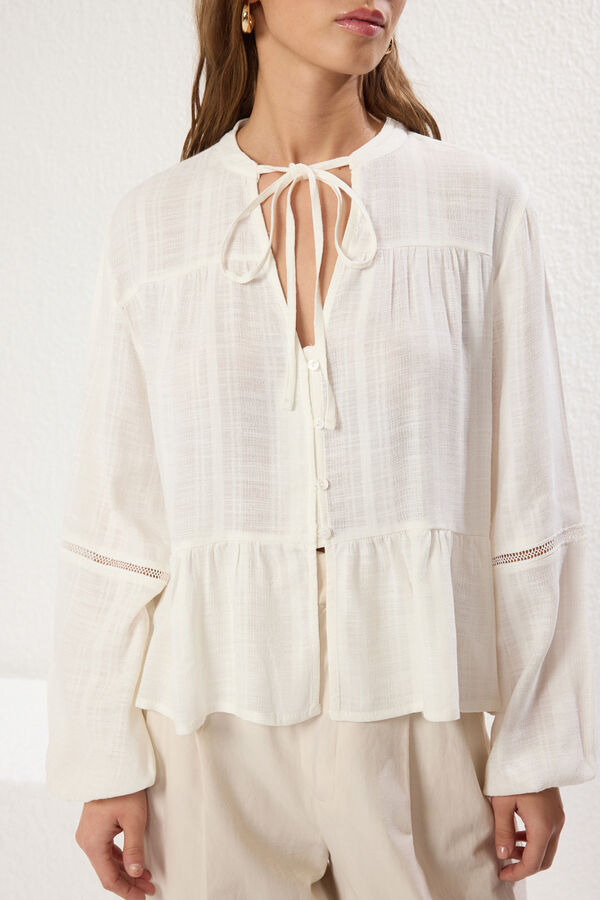 Trendyol Blusa flu&iacute;da botones blanco