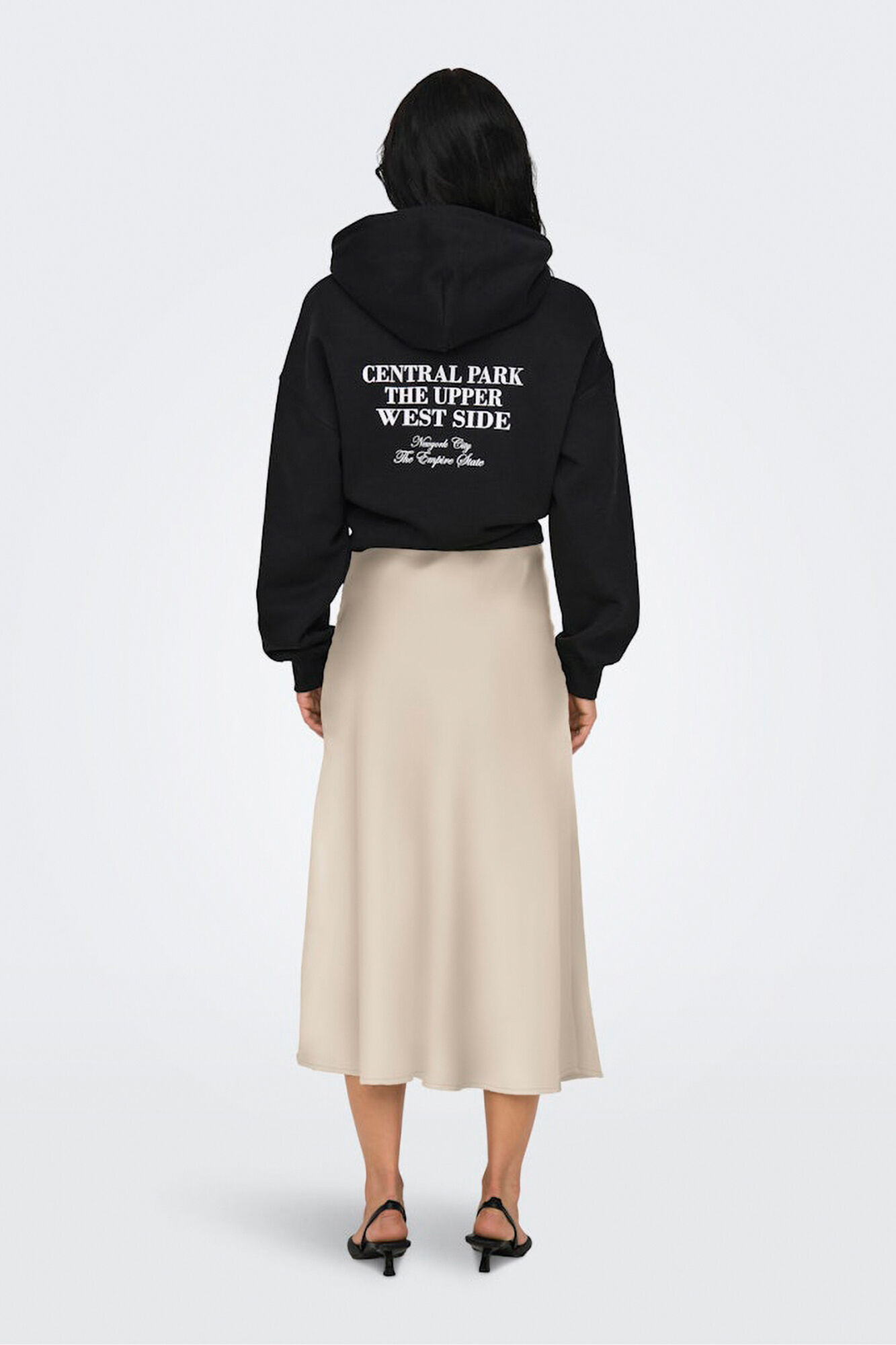 Only Falda midi sat&eacute;n