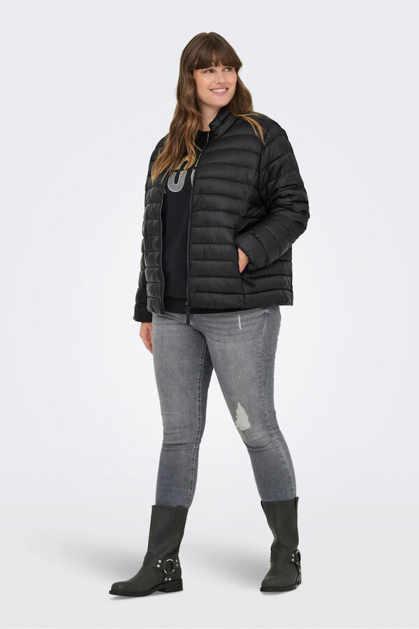 Only Carmakoma Chaqueta acolchada cremallera talla grande negro