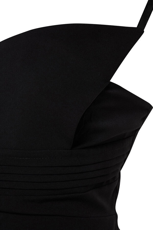 Trendyol Vestido longo assim&eacute;trico preto