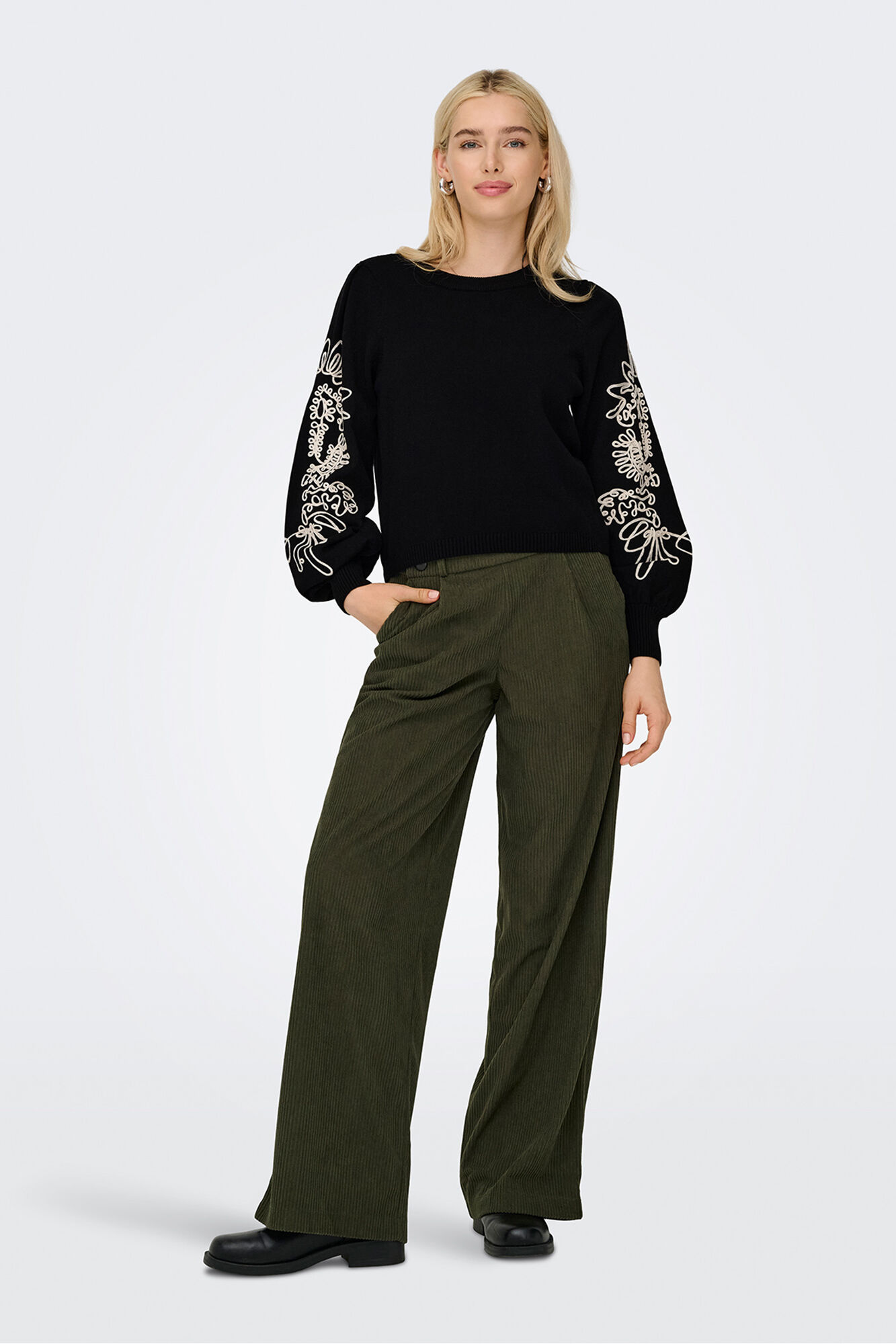 Only Sudadera detalles bordados