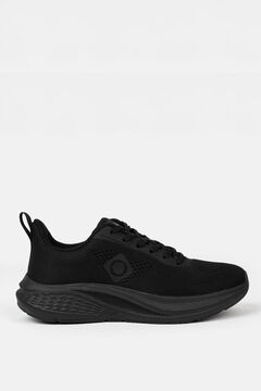 Izas Lightweight multi-activity trainers