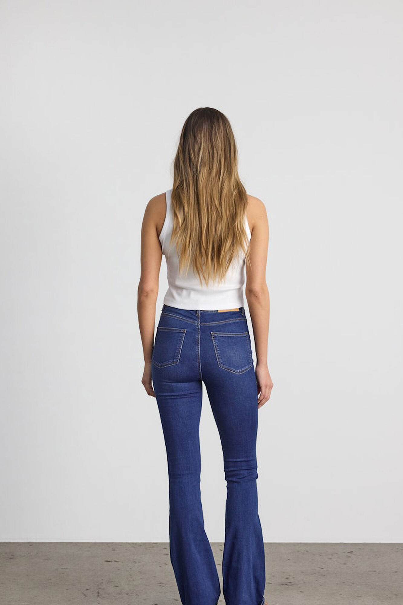 Noisy May Vaquero acampanado