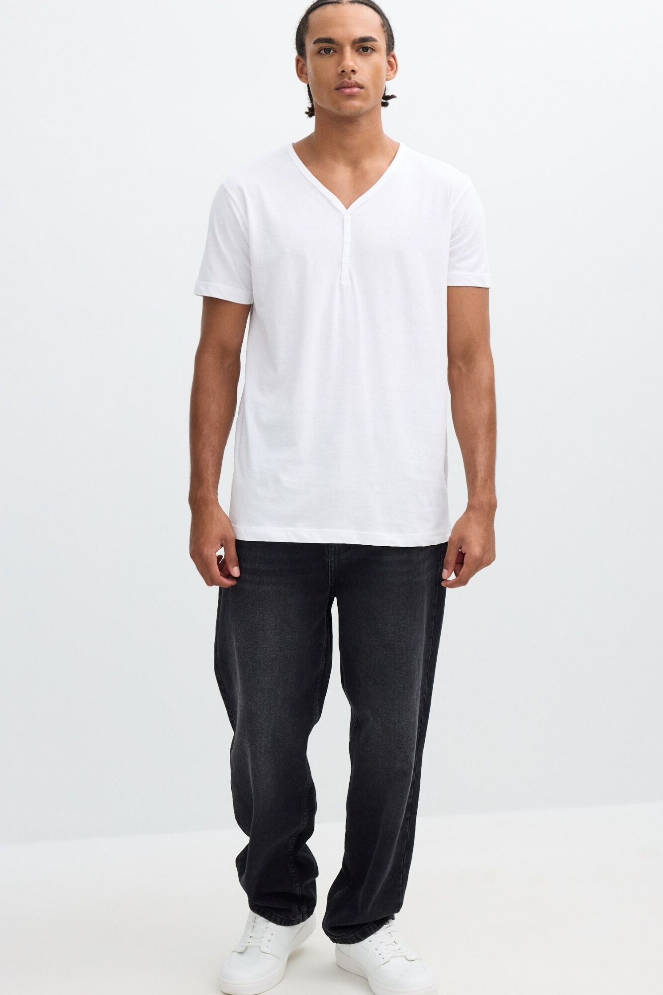 Inside T-shirt com bot&otilde;es