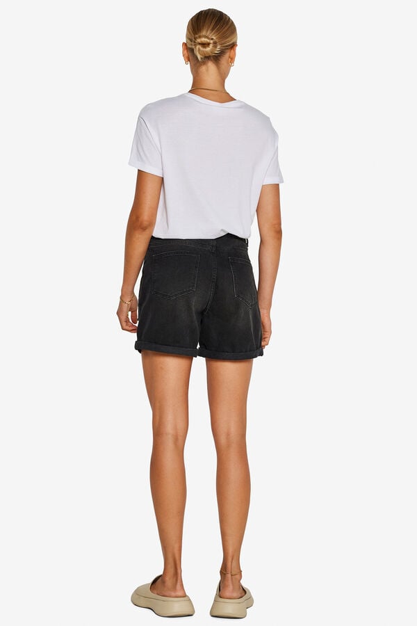 Noisy May Short bajo vuelto negro