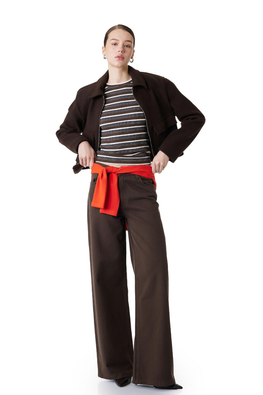 Vaquero recto tiro bajo