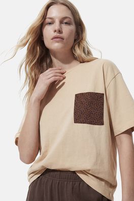 Camiseta wide con bolsillo