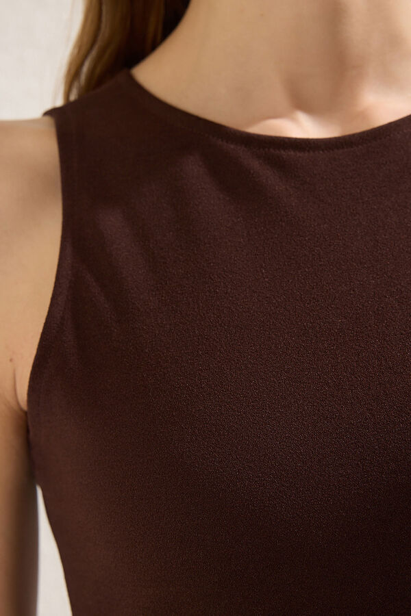 Trendyol Top sin mangas cintur&oacute;n tostado