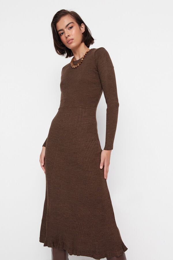 Trendyol Fitted knit long sleeve midi dress nude