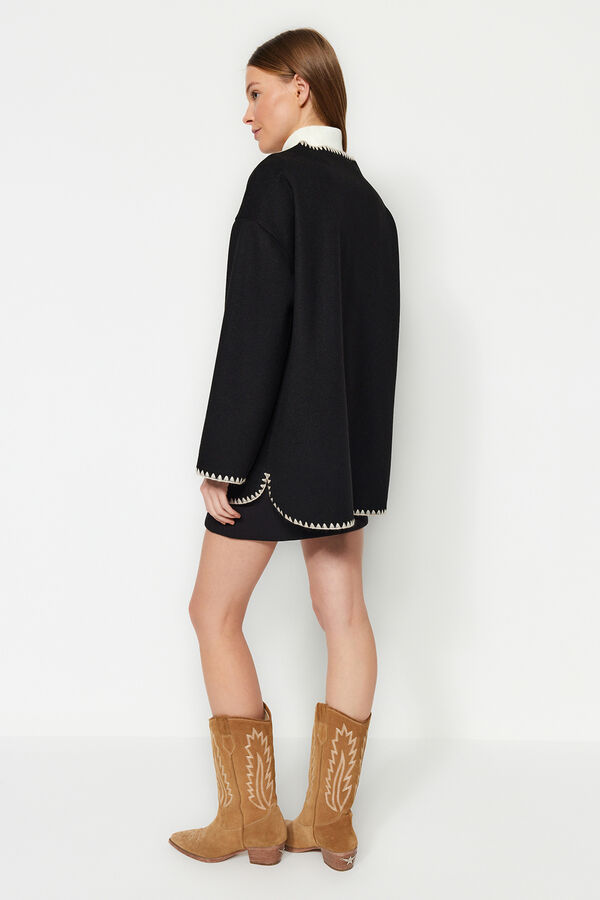 Trendyol Mantel mit gestickten Details Schwarz