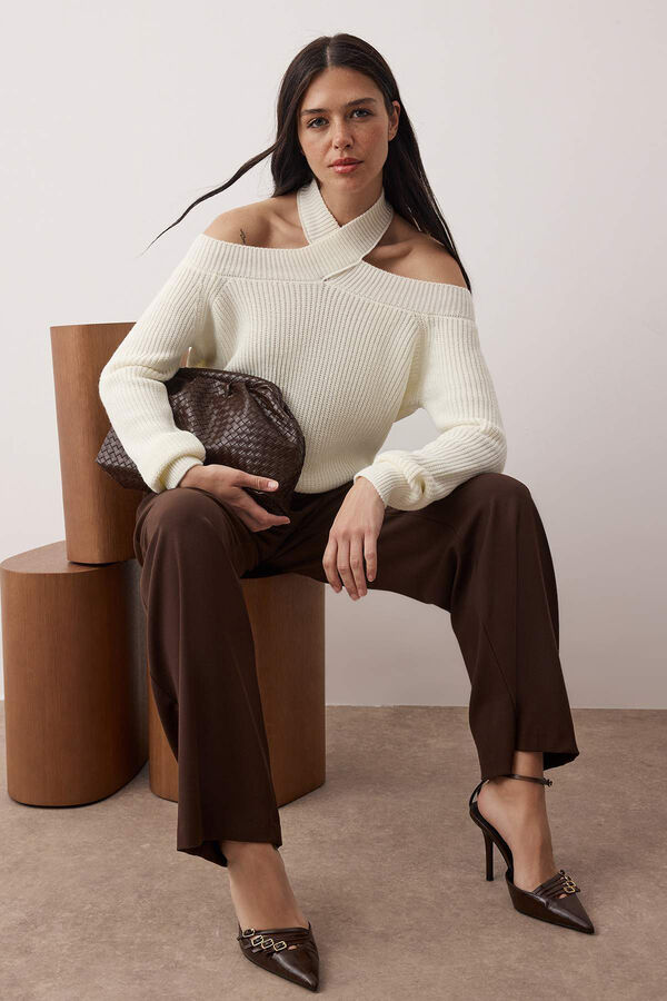 Trendyol Camisola fina de malha com decote em bico cru