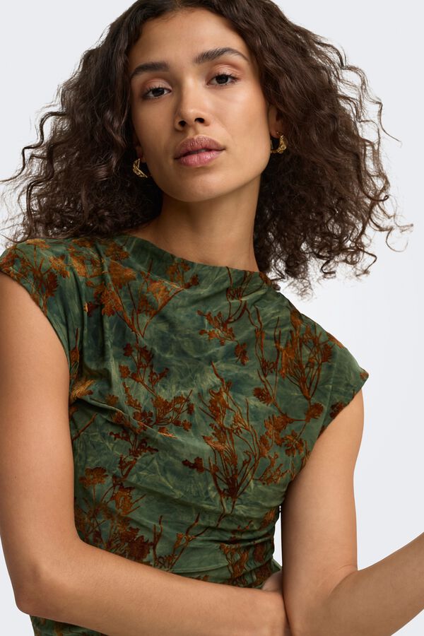 Only Top assim&eacute;trico estampado floral verde