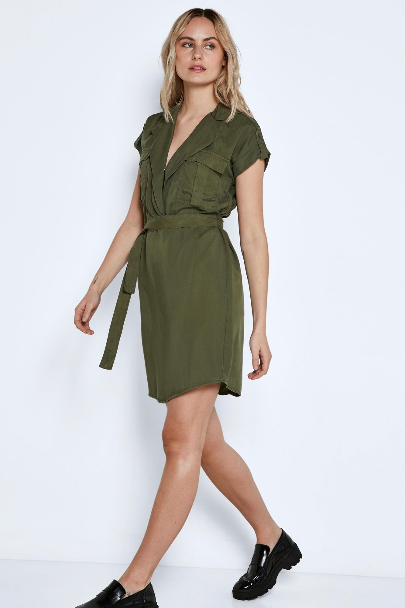 Noisy May Vestido camiseiro curto