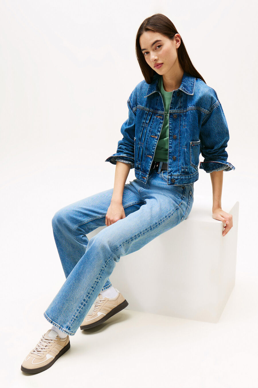 Zapatilla Tommy Jeans beige con suela marrón