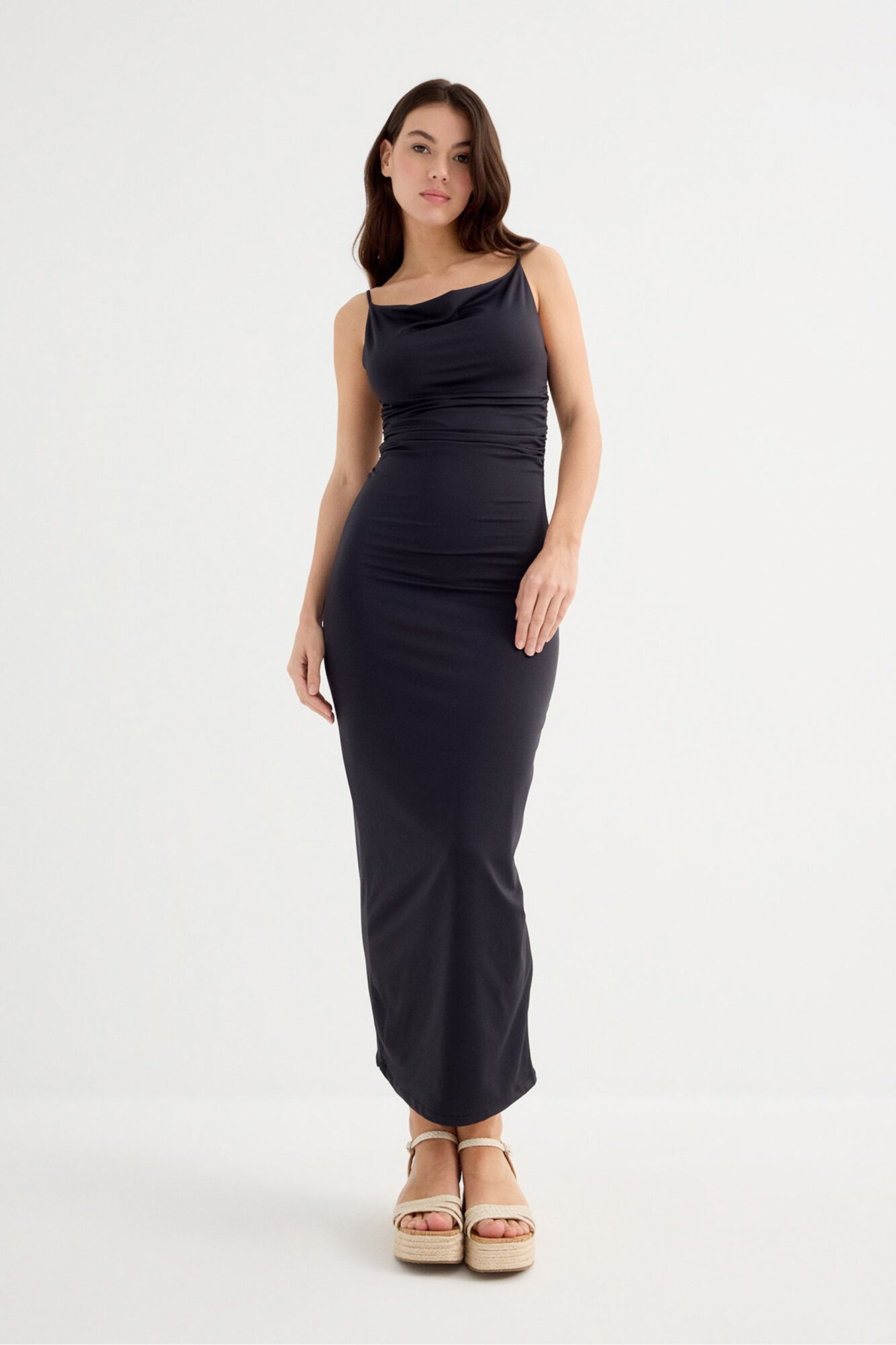 Inside &Auml;rmelloses Midikleid mit Raffung