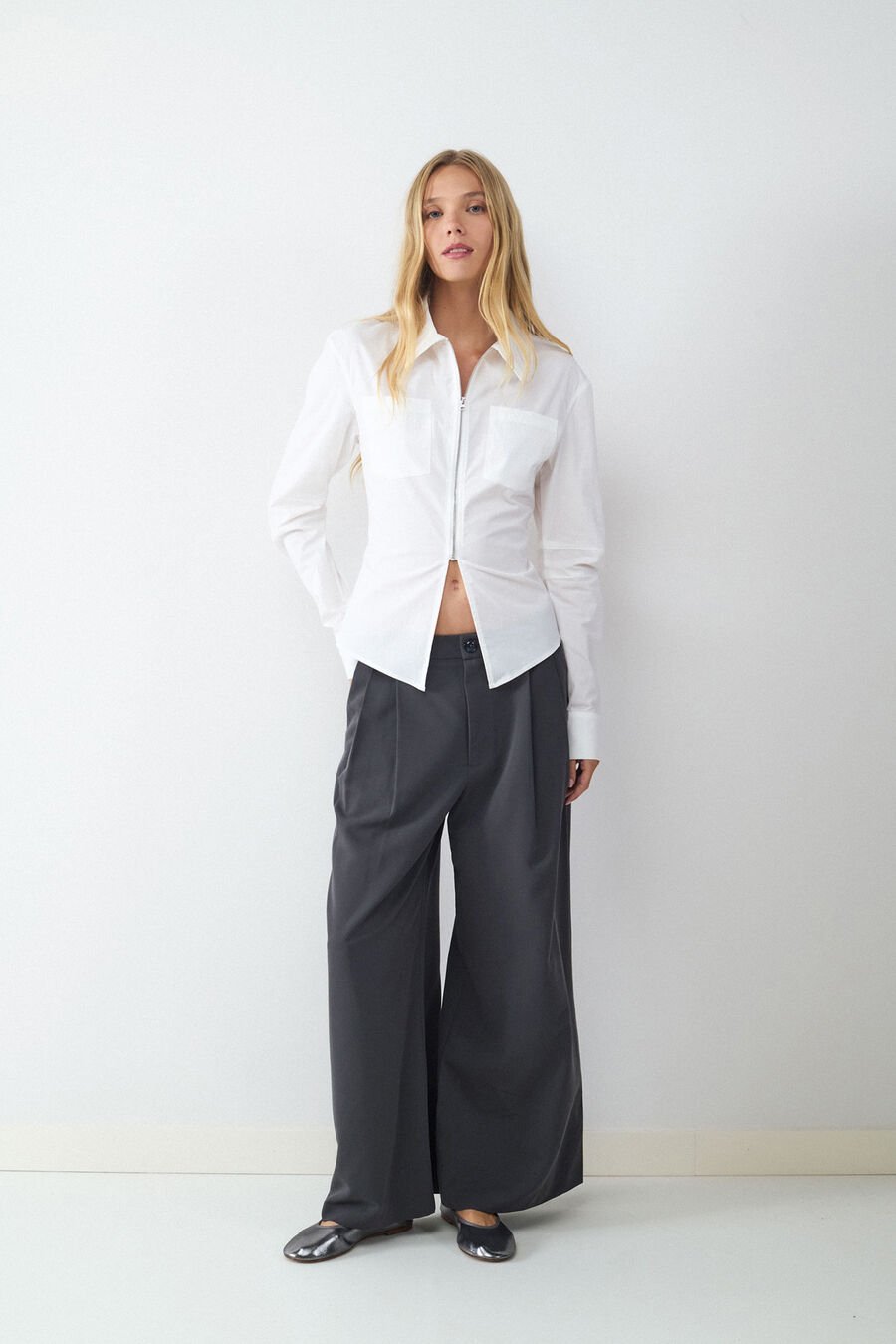 Pantalón traje pliegues