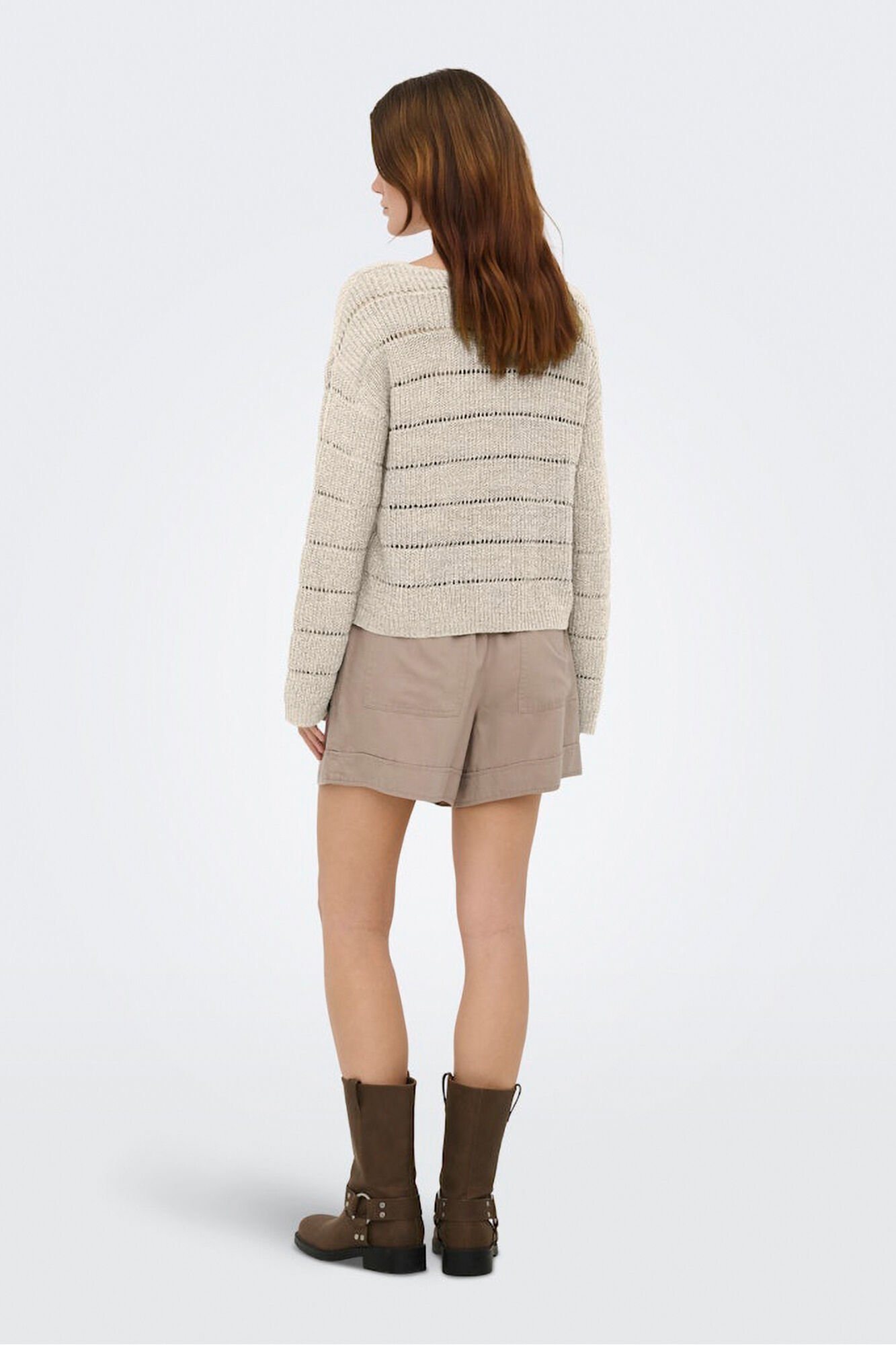 Only Camisola com detalhes vazados.<br/>- Gola em bico.<br/>- Manga comprida.<br/>- Regular fit.<br/>