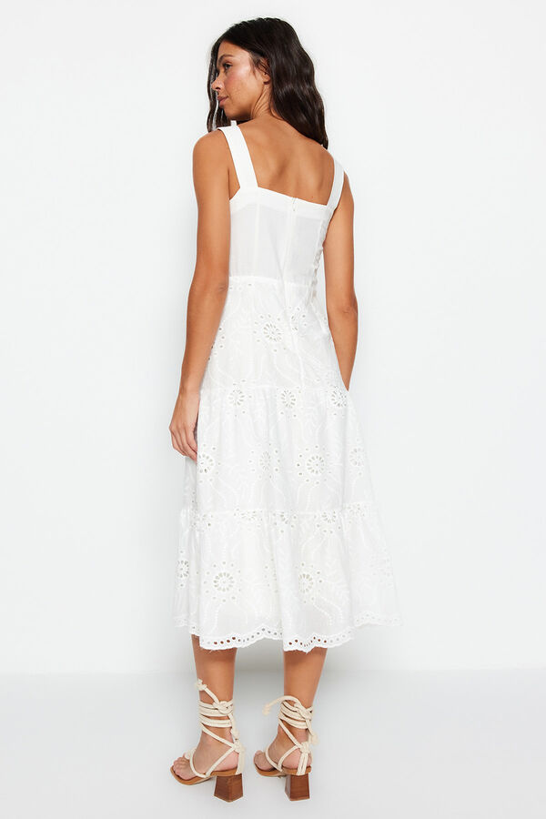 Trendyol Vestido midi bordados branco