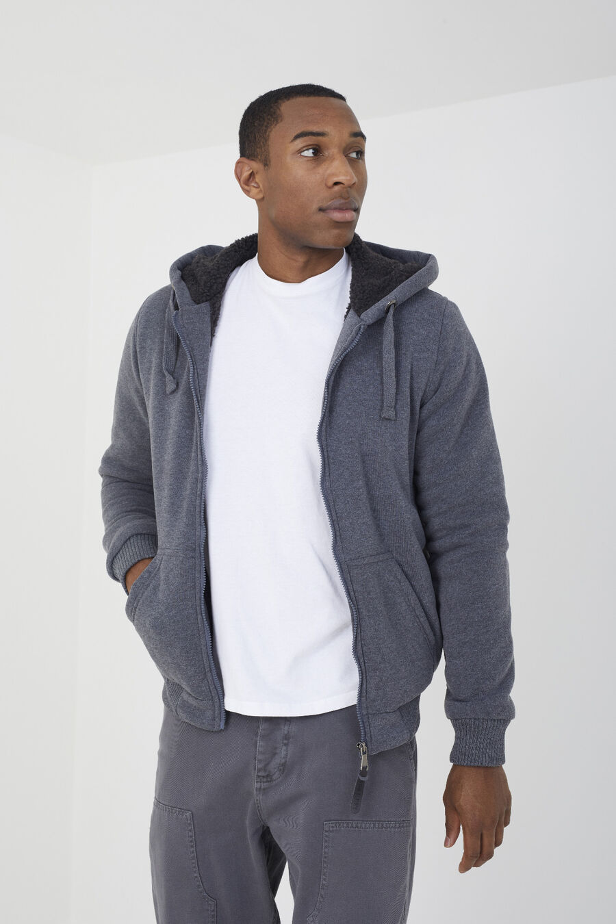 Sudadera con capucha y borrego