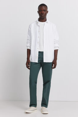 Pantalón chino color slim fit