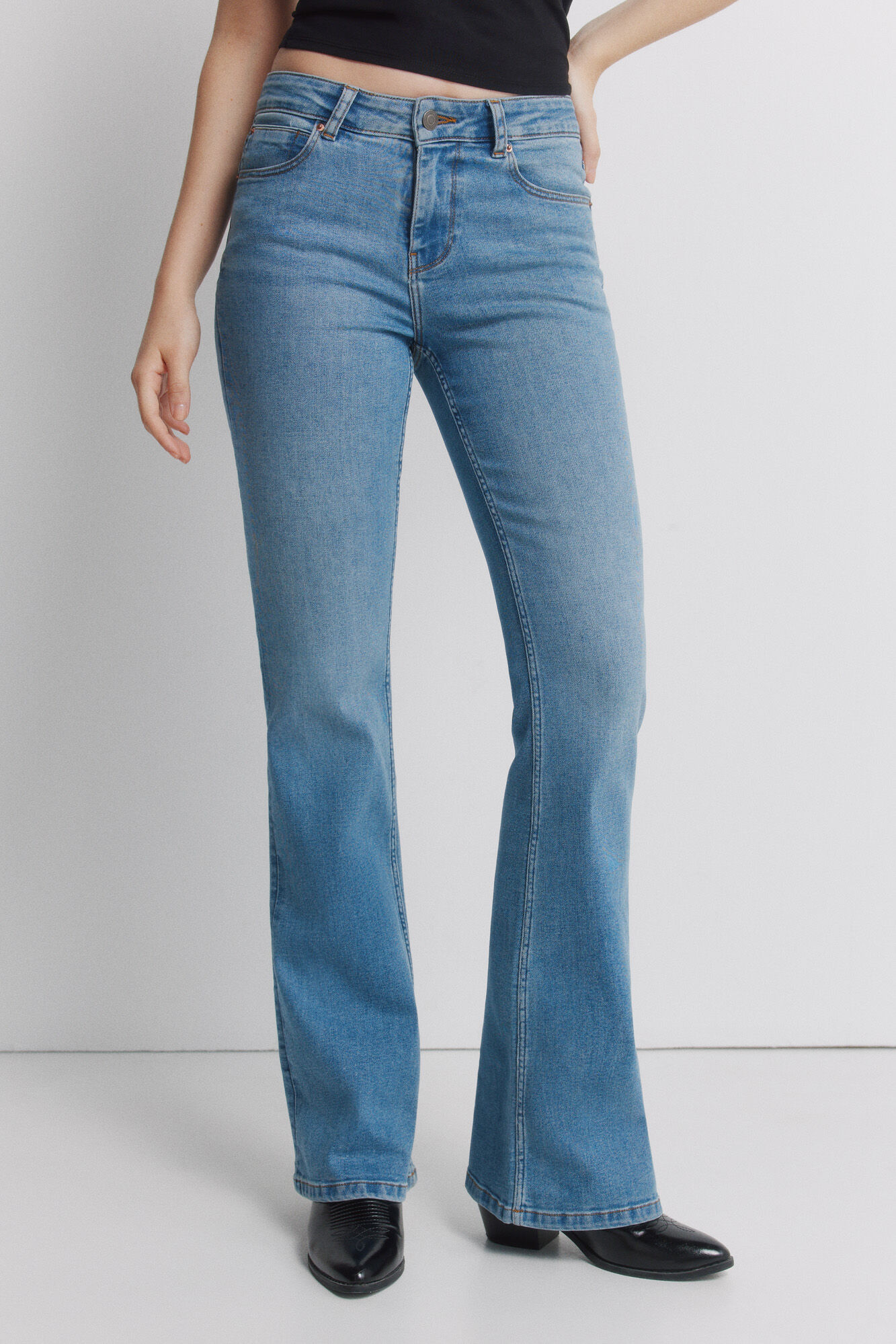 Springfield Mid-rise Low Flare jeans