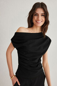 Trendyol Top manga corta asim&eacute;trico