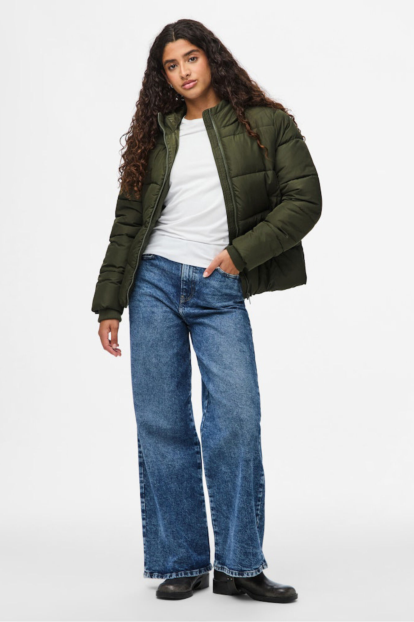 Pieces Casaco acolchoado curto com capuz