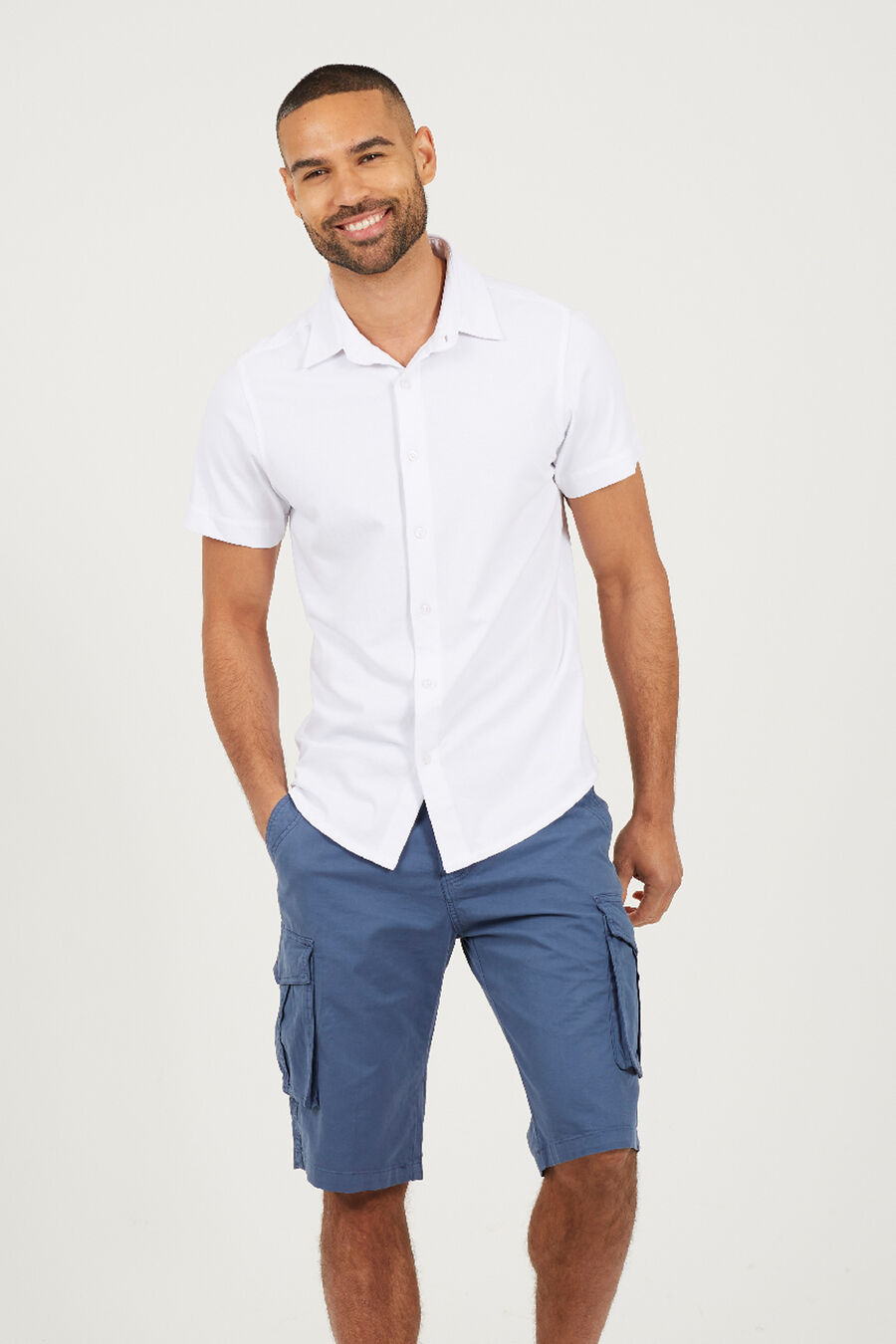 Short cargo con siete bolsillos