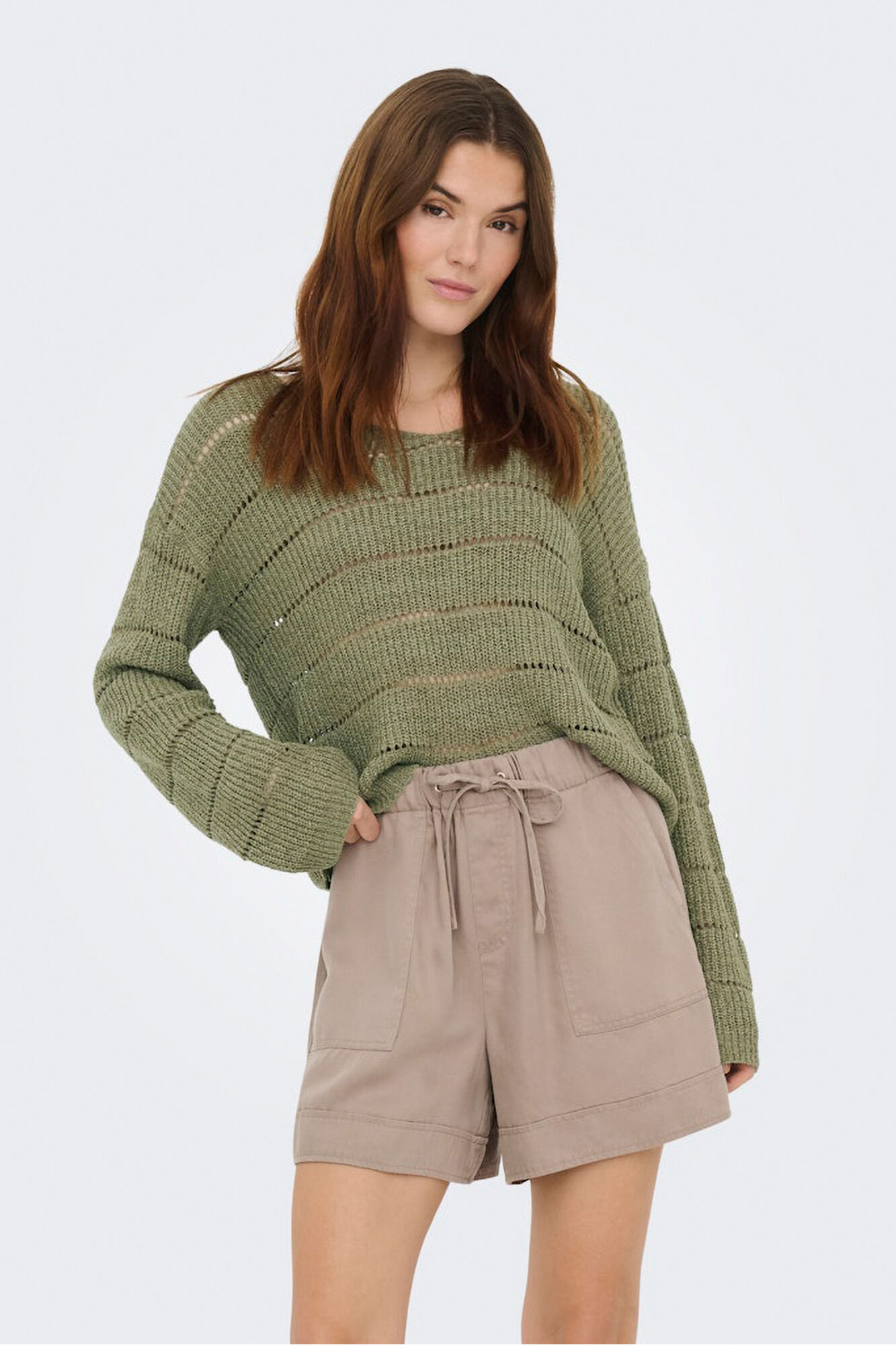 Only Camisola com detalhes vazados.<br/>- Gola em bico.<br/>- Manga comprida.<br/>- Regular fit.<br/>