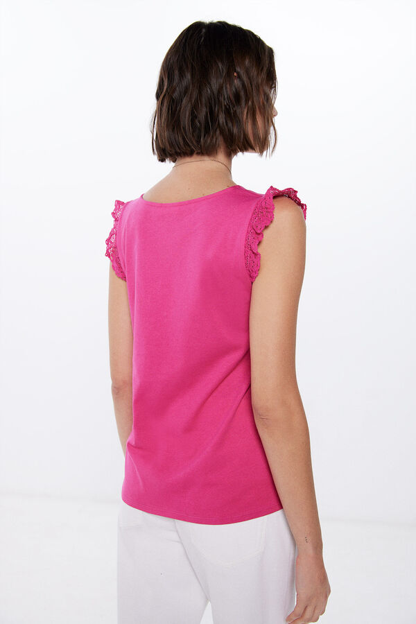Springfield V-neck T-shirt with lace ruffle strawberry