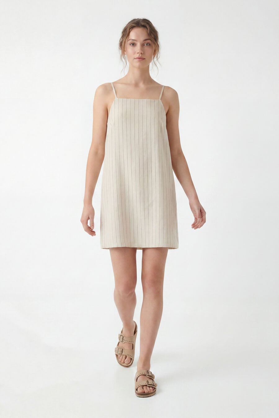 Vestido corto de lino con tirantes