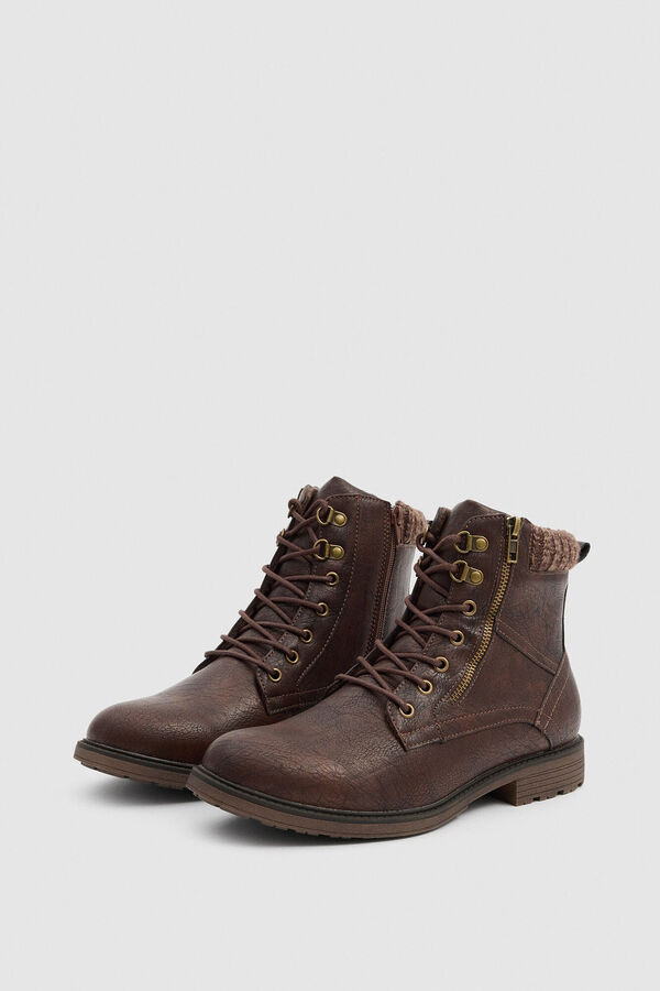 Inside Fecho-&Eacute;clair militar com botas castanho