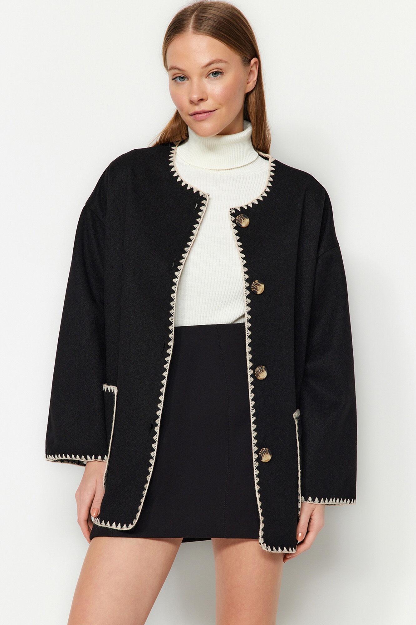 Trendyol Sobretudo com detalhes bordados