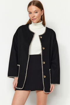 Trendyol Abrigo con detalles bordados