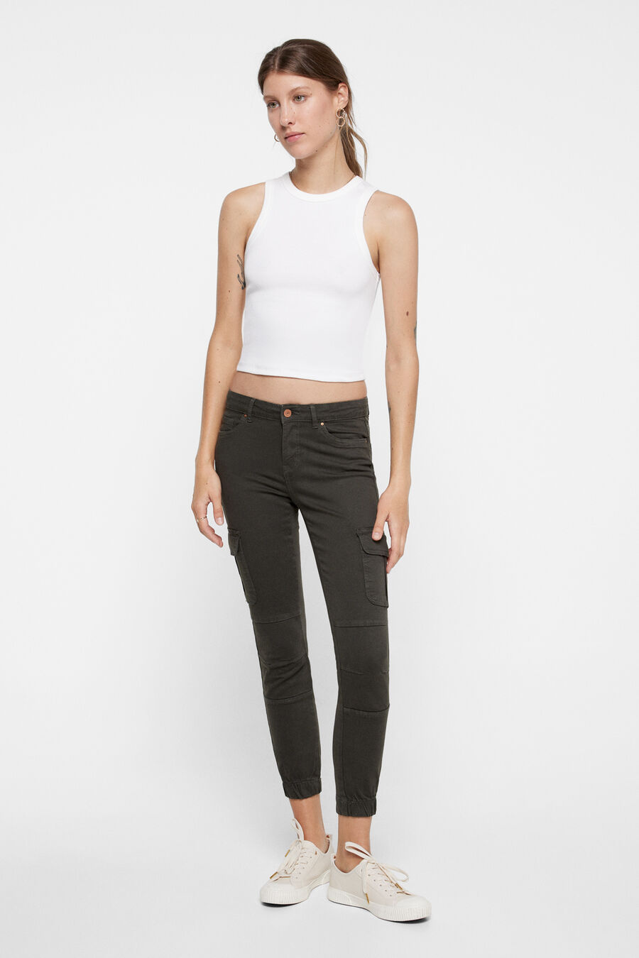 Pantalón cargo slim fit