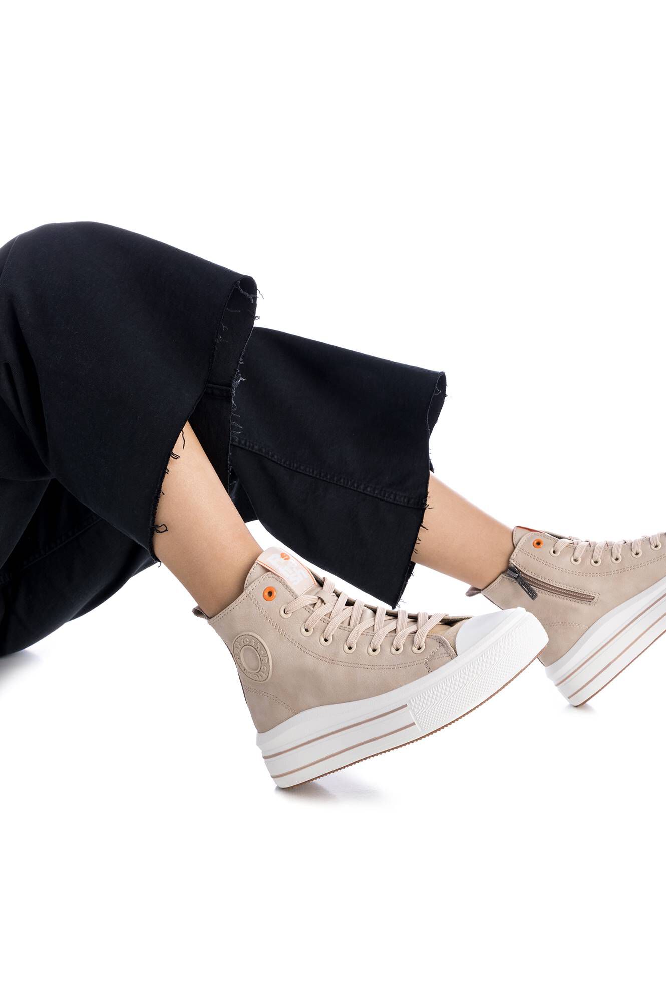 Refresh Zapatilla bot&iacute;n de mujer beige