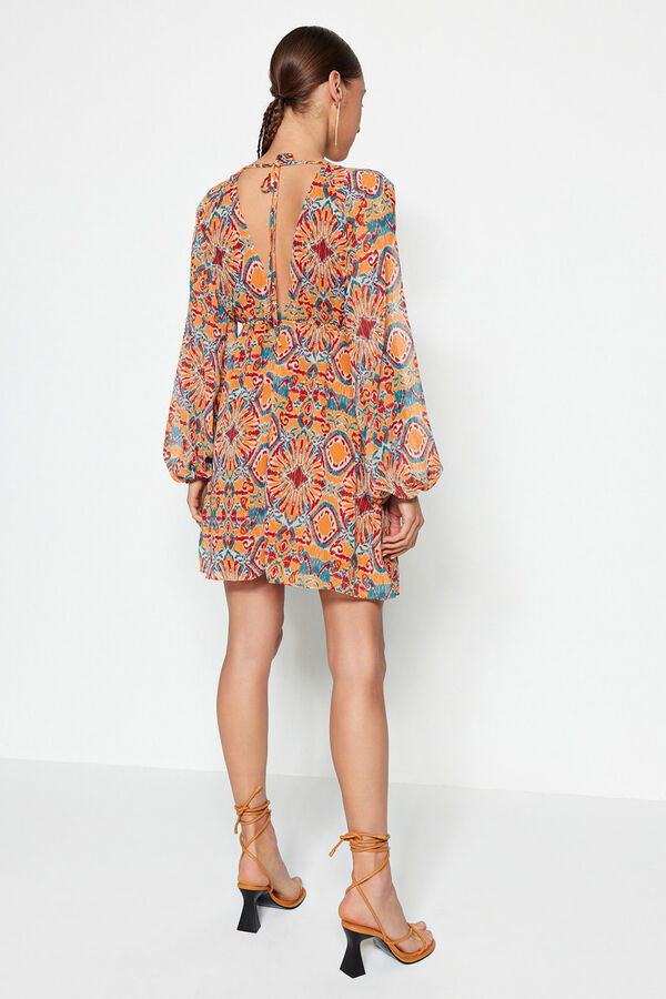 Trendyol Vestido mini flu&iacute;do cuello pico naranja