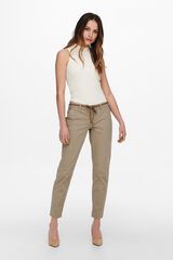 Only Pantal&oacute;n chino cintur&oacute;n verde