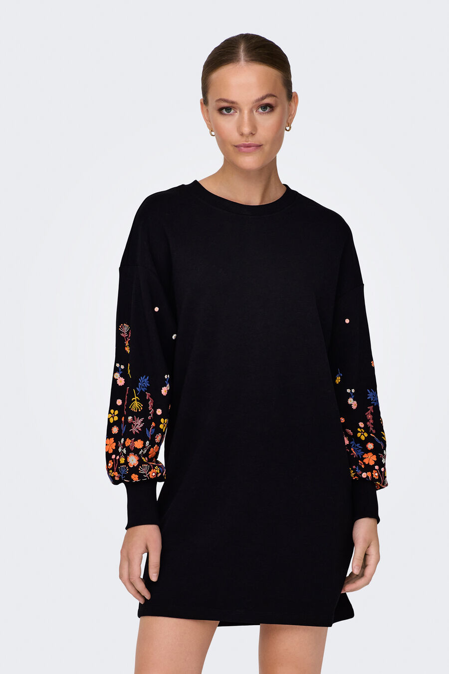 Vestido corto manga larga