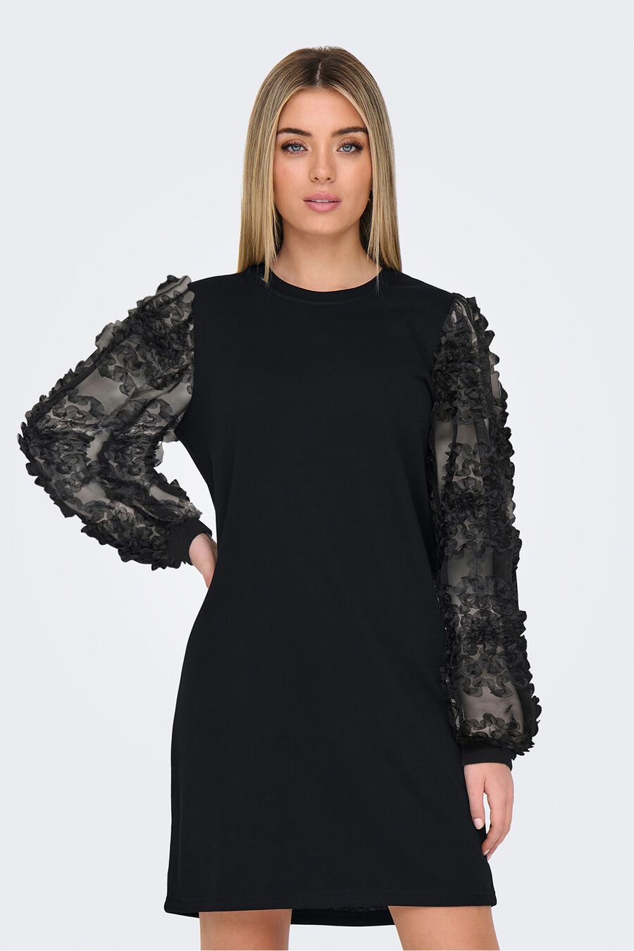 Vestido corto detalle floral