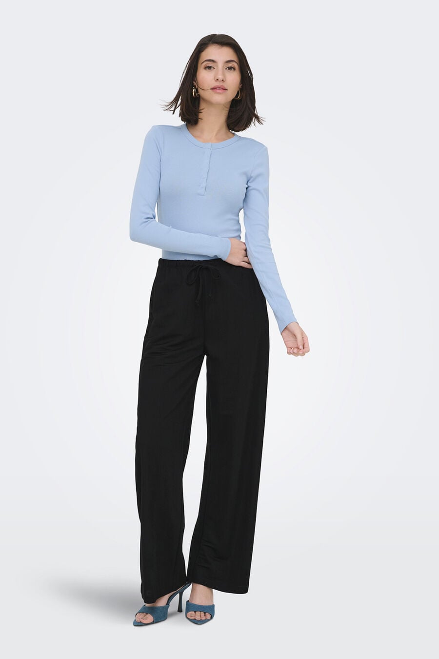 Pantalón largo ancho