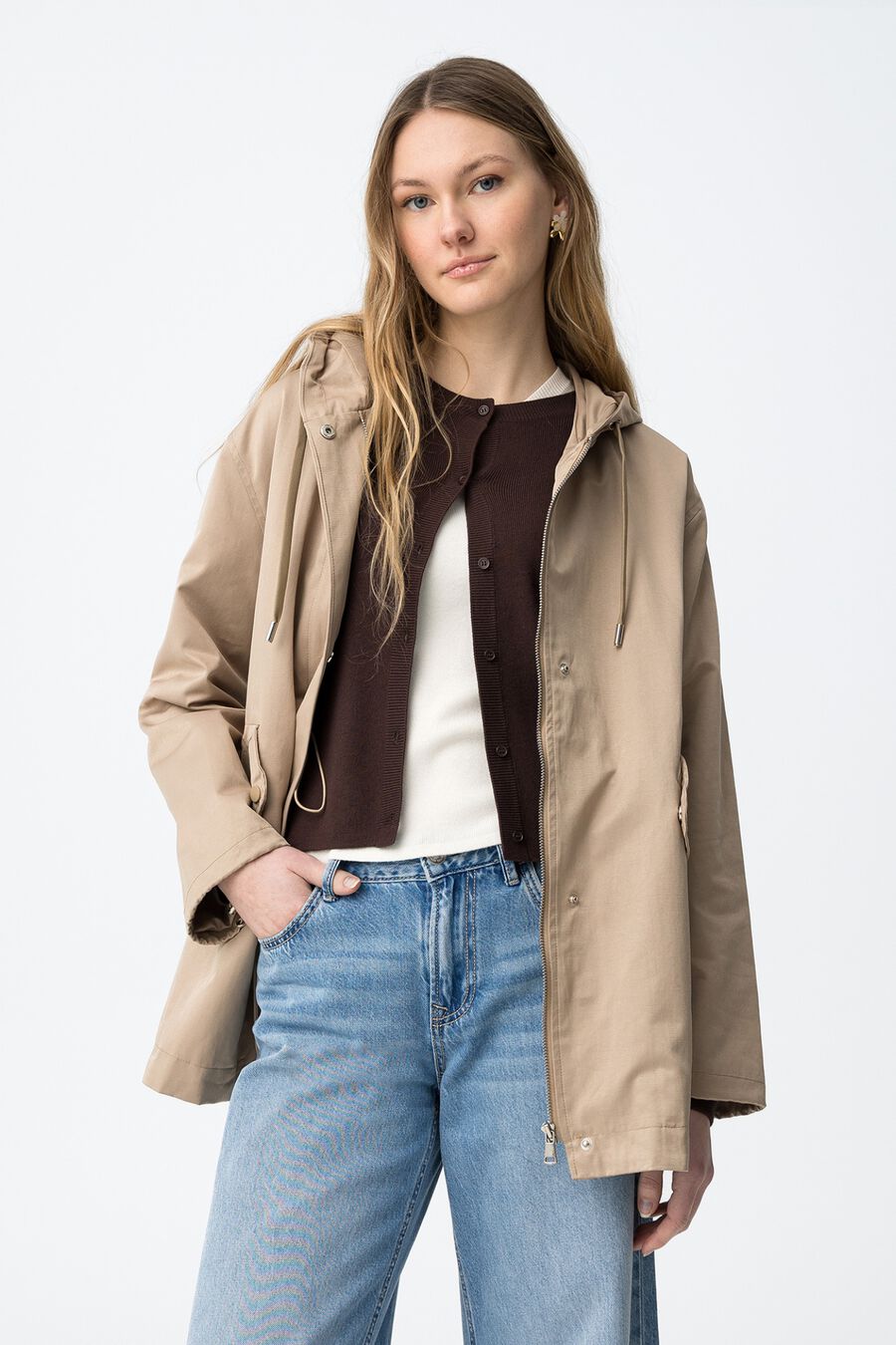 Chaqueta impermeable con capucha