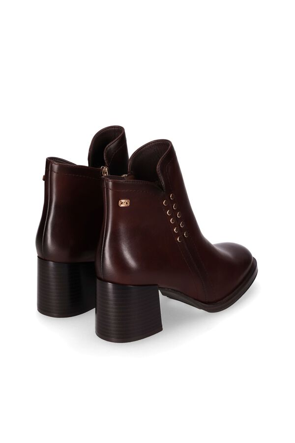 Chika 10 Side rivet ankle boots nude