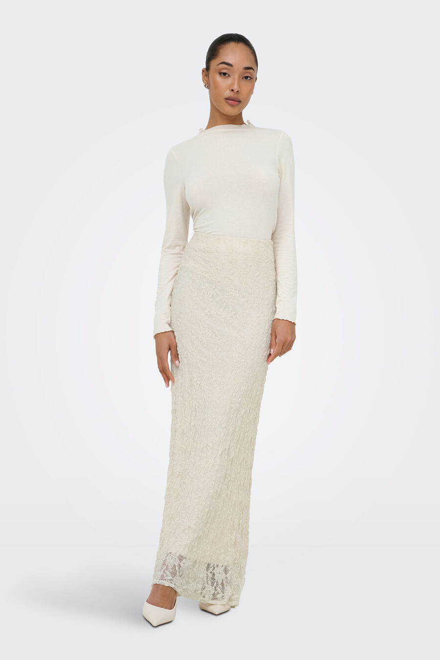 Falda larga de encaje