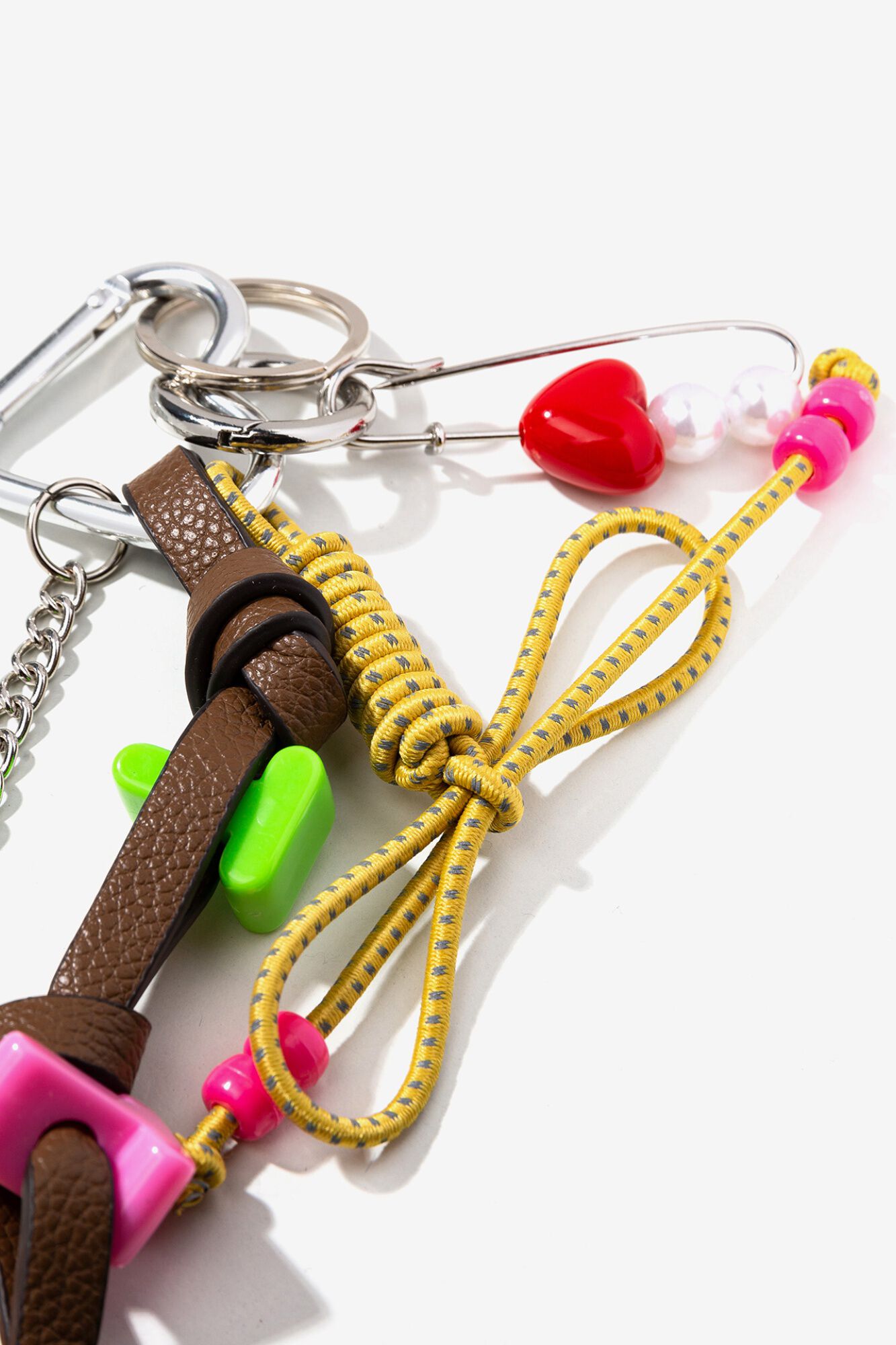 Tiffosi Llavero con detalles vibrantes