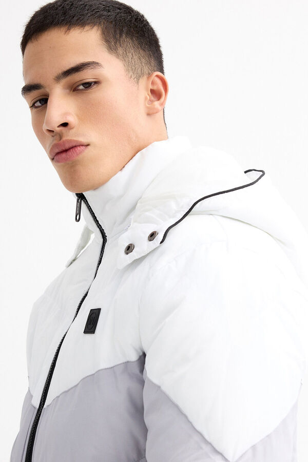 Inside Blus&atilde;o acolchoada com capuz preto