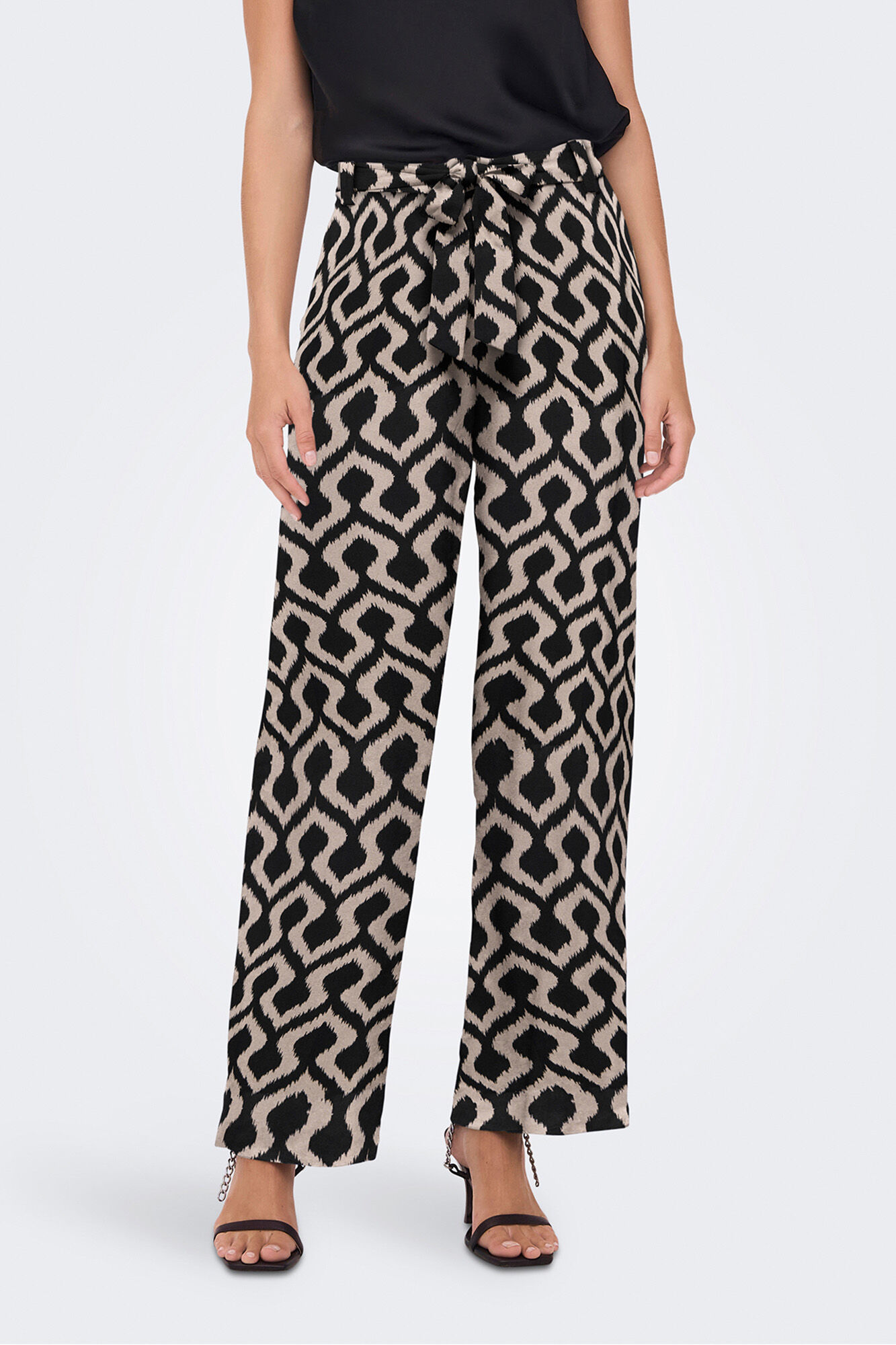 Only Cal&ccedil;as palazzo.<br/>- Fabricado 100% em Viscose Livaeco.<br/>- Cintura alta com presilhas e cinto do mesmo tecido.<br/>- Regular fit.